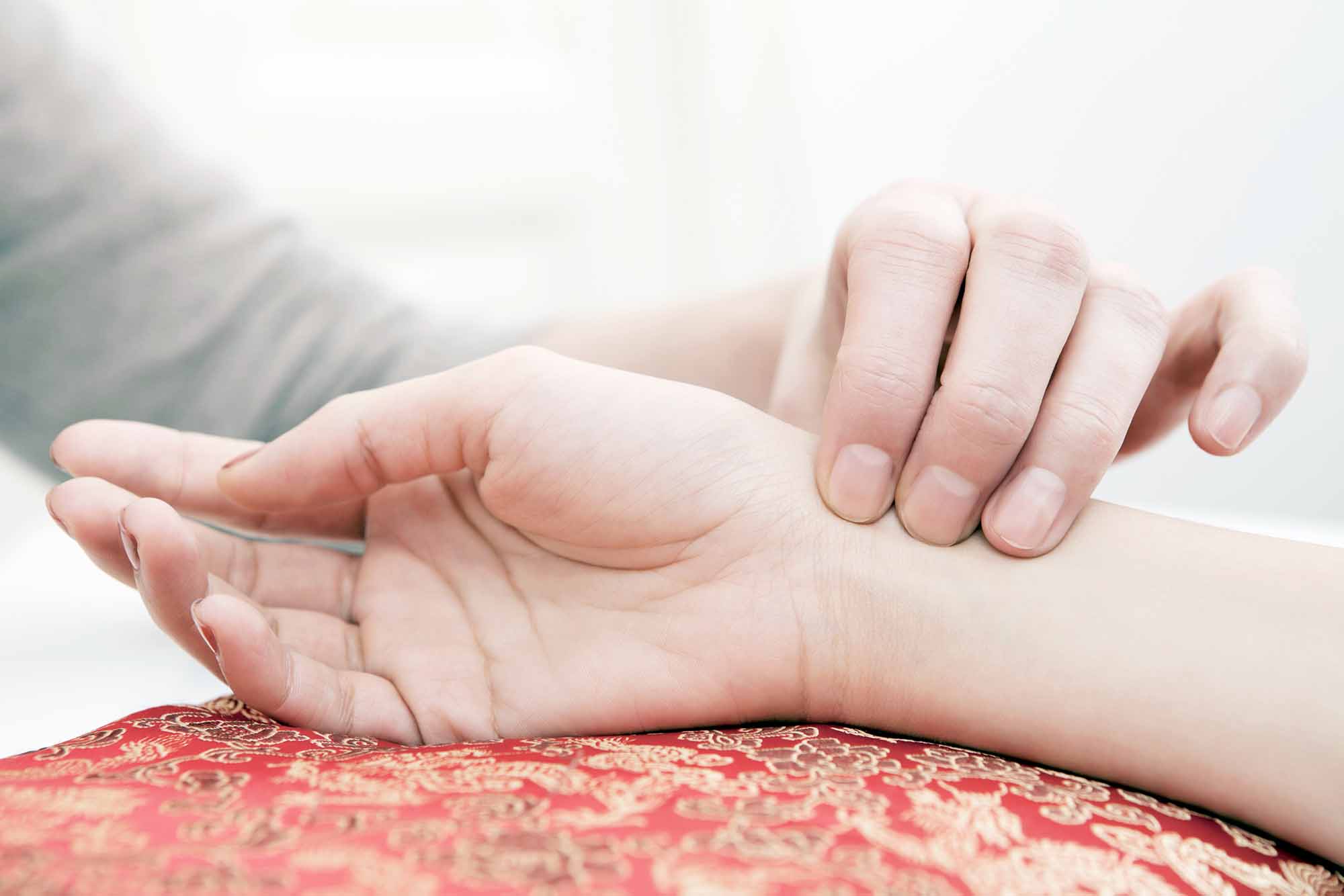 Pulse diagnostic with hand on a cushion