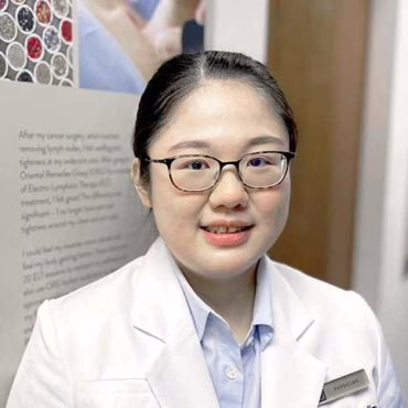 ORG-2021-Physician-Kelly-Profile-Pic-Sq-1-370x370